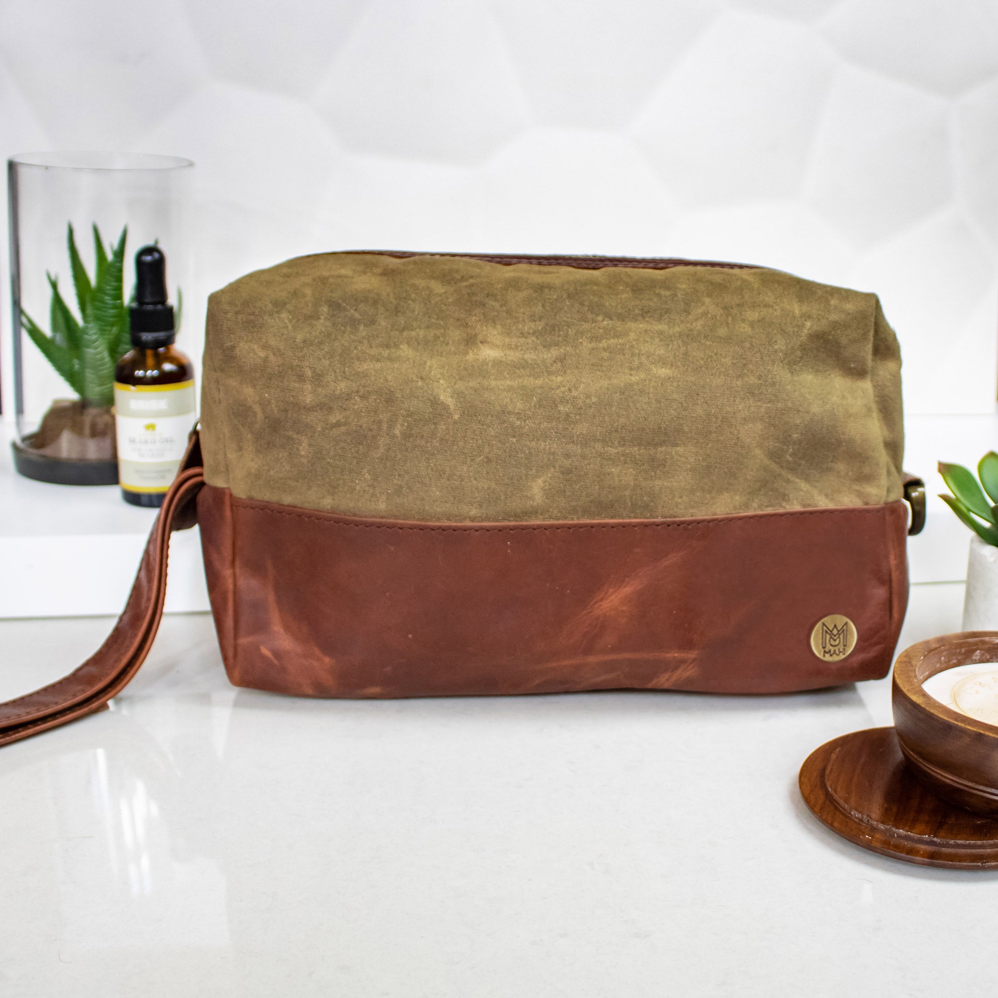 All You need to Know about Waxed Canvas – MAHI Leather